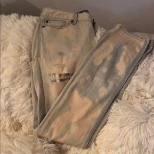 Bleached ripped skinny jean